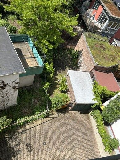 8 Parteien-Mehrfamilienhaus + + im tollen Umfeld + + 1 Garage und ein kleiner Garten am Innenhof – kleiner Garten