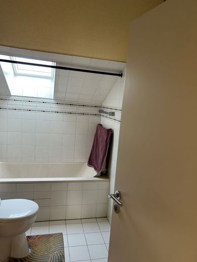 3-Zimmer-Dachterrassen Wohnung + Hobbyraum + Garage in Karlsfeld – Bad