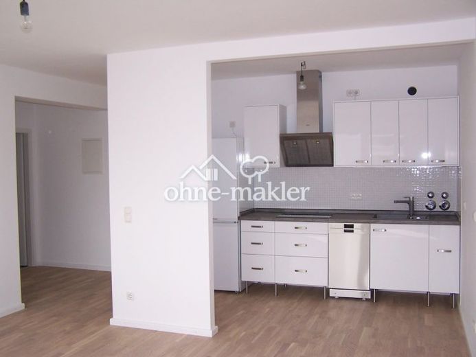 SCHWABING-WEST HELLE, MODERNISIERTE 2-ZIMMER-WOHNUNG MIT LOGGIA, SCHWIMMBAD UND GROSSER DACHTERRASSE – Foto 2