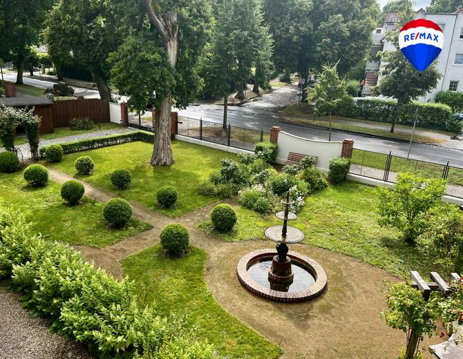 Vorgarten mit Brunnen