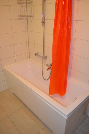 Doppelhaushälfte / Mehrgenerationenhaus / Mehrfamilienhaus / Haus – OG Bad