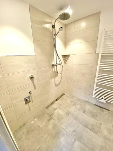 Helle 2-Zimmer-Erdgeschoss-Einliegerwohnung (60m2) – ALLES inklusive ab 15. Juli frei – Bad