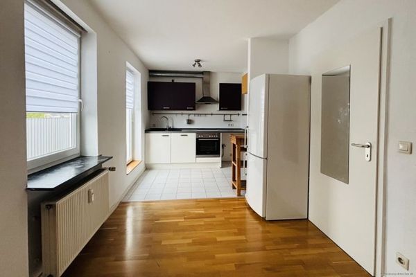 Zadbane mieszkanie penthouse z tarasem, miejscem parkingowym, windą – Alt-Saarbrücken