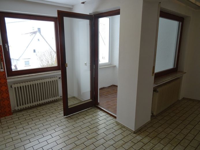 Helle 3,5 Zimmer Wohnung 1. OG mit Balkon, Stellplatz, Garten in 72348 Rosenfeld Heiligenzimmern ab sofort zu vermieten – Foto 9
