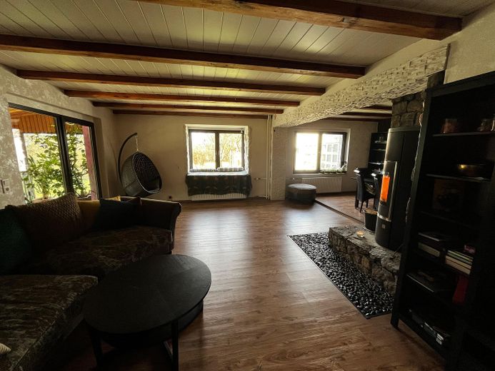 Einfamilienhaus auf 1633 m² Grundstück – Wohnzimmer