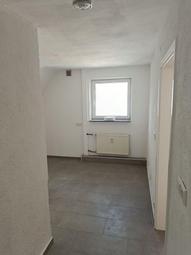 Komplett renovierte 3 Zimmer DG-Maisonette Wohnung in Holzgerlingen – Küche/Flur