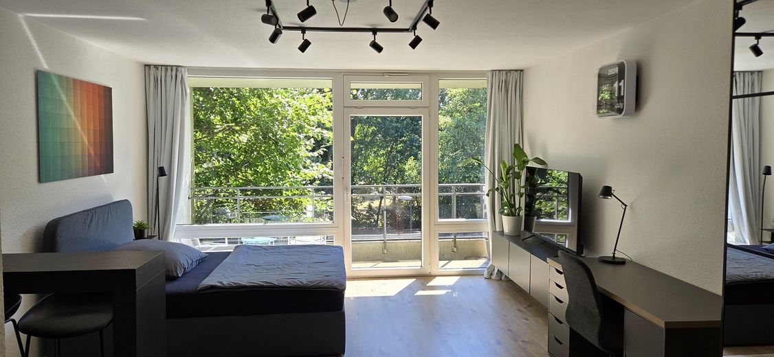 Modernisiertes 1-Zimmer-Apartment in Köln-Junkersdorf, SpoHo-nah – Wohnzimmer