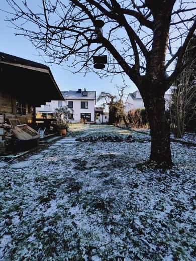 Noch mehr Grundstück