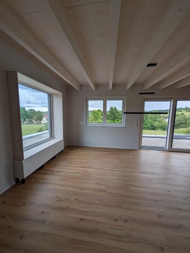 Neubau Einfamilienhaus (teilmöbiliert|KFW 40) mit Doppelgarage und großer Terrasse – Essbereich mit Sitzfenster