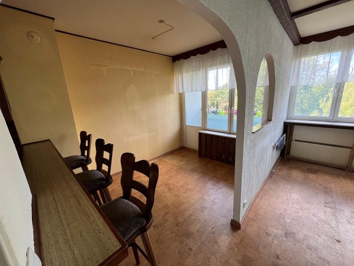 Apartamento de 2 habitaciones disponible para ocupar en el Hansaviertel – Wohnzimmer/Essecke_Ansicht 1