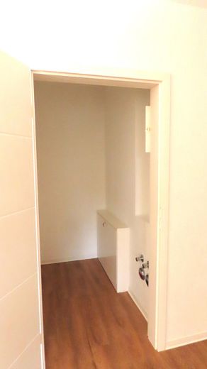 Jasne, w dużej mierze bezbarierowe mieszkanie własnościowe z balkonem i windą – Abstell-/Vorratsraum