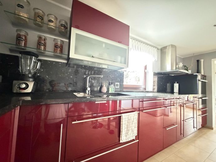 Straordinaria casa unifamiliare moderna con doppio garage – Küche