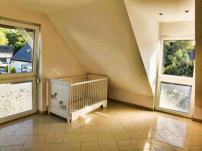 Familienfreundliche und gehobene Doppelhaushälfte mit Erdwärme und ohne Provision – 1. Kinderzimmer 1