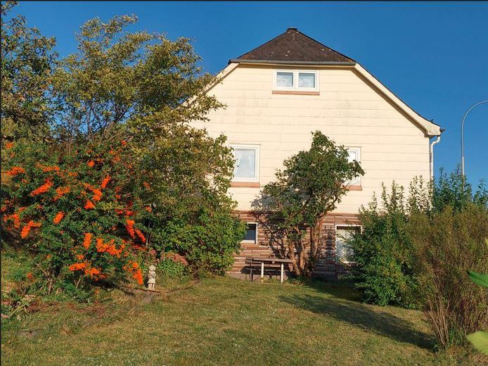 Idyllisch Wohnen - freier Blick ins Grüne und viel Raum für Gestaltung und Freizeit – Ansicht West