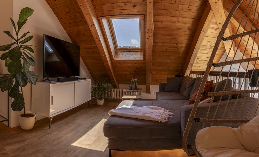 Provisievrij: 4-kam.-galerij-maisonnette, bovenste verdieping, balkon & ondergrondse garage-Geretsried-Stein – Gallerie 