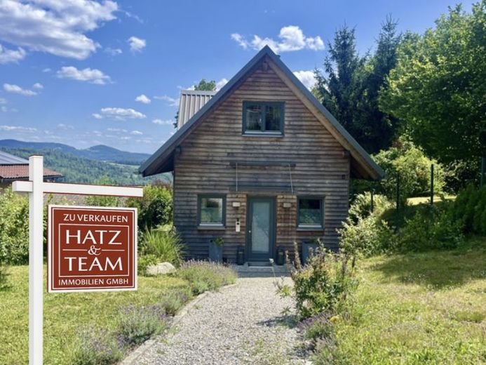 Reserviert! Stilvolles Chalet in erhöhter Lage mit traumhaftem Panoramablick über Hauzenberg! – Photo 1