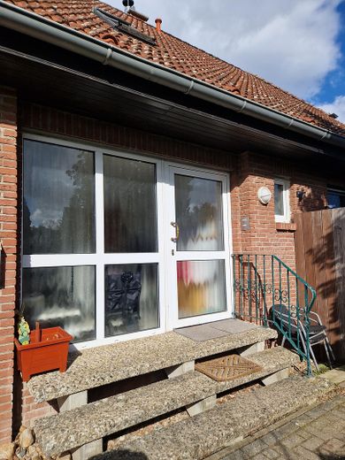 Seltene Gelegenheit in Holtorf: Großzügiges Zweifamilienhaus mit Terrasse und Garage – Eingangstür