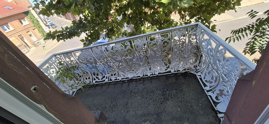 Sanierte Altbauwohnung I Top-Zustand I Außergewöhnlich – Balkon 