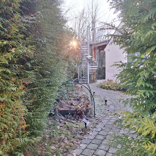 Doppelhaus - ehem. Bauernhof in Bremen-Huchting – Zugang Garten und Feuertreppe