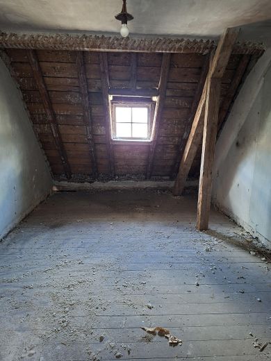 Sanierungsobjekt mit attraktiven Fördermöglichkeiten – Dachgeschoss III