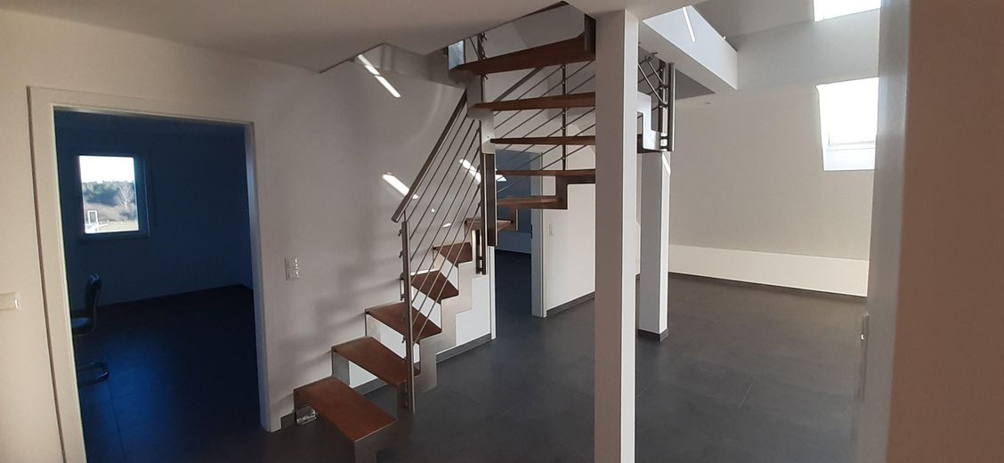 5-Zimmer Galeriewohnung, Penthaus klimatisiert mit Dachterrasse – Treppe