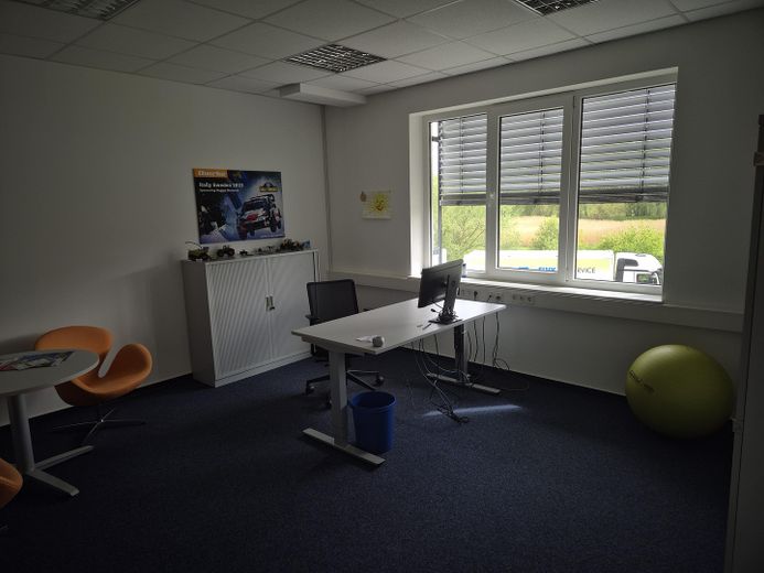 Halle sowie Büro- und Verwaltungsgebäude in Waltershausen – Foto 32