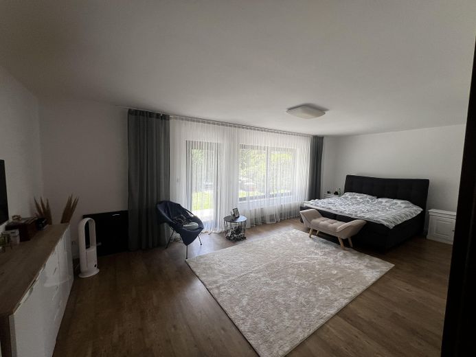 Großzügiges Haus mit modernem Komfort , Provisionsfrei – Einliegerwohnung