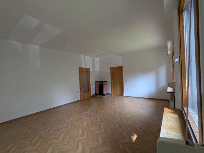 kleines Häusschen mit Garten, großer Garage und Stellplatz im Zentrum von MHL – Wohnzimmer