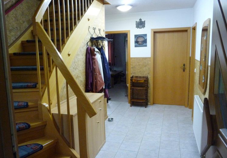 Schönes modernes Einfamilienhaus in guter Lage – Eingangsbereich