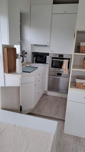 Von privat - 1ZI-Appartement Timmendorfer Strand in Top Lage – Wohnbereich mit Pantryküche