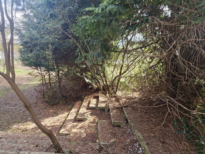 Gran parcela (con edificio existente) en Kelkheim-Fischbach, de particular – Treppenanlage II