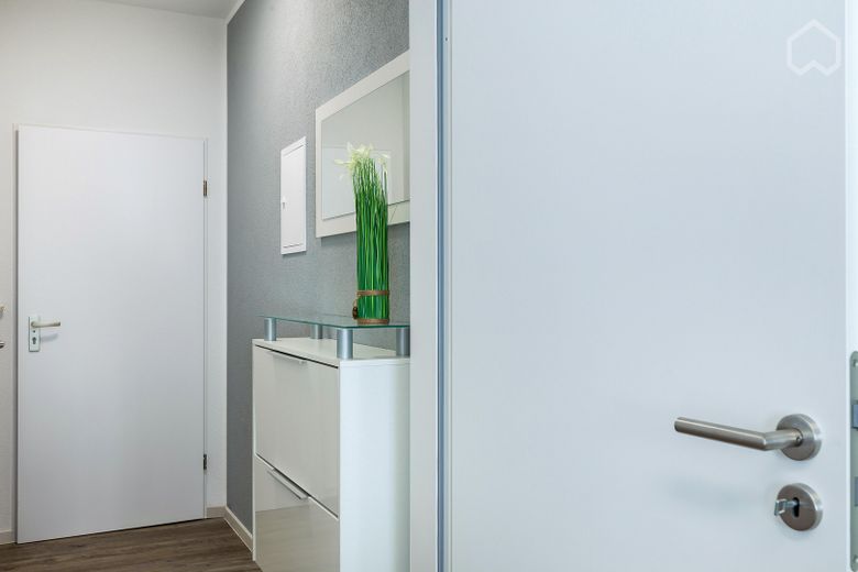 Appartement d’affaires intelligent : meublé avec élégance et modernisé (loyer tout compris) – Flur