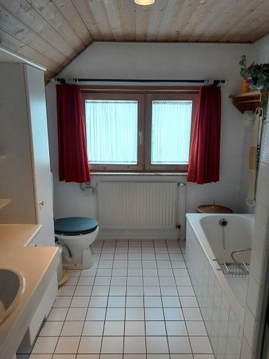 wolnostojący dom jednorodzinny z pięknym ogrodem – Badezimmer