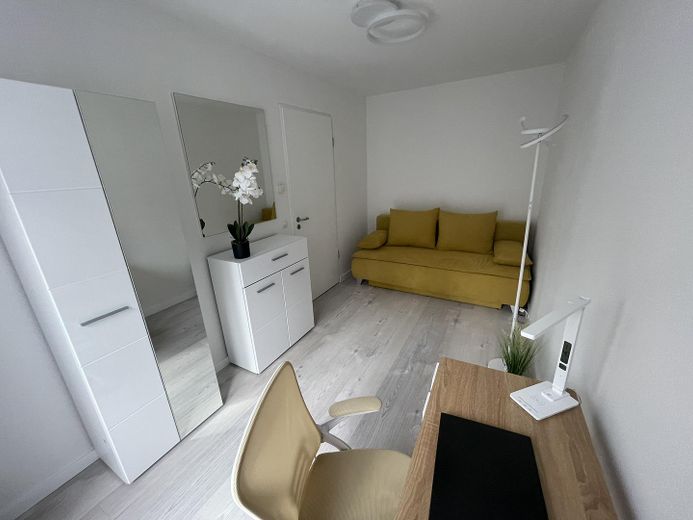 3 Zimmerwohnung am Alexanderplatz EG eigner Garten TG Möbliert Doorman – Arbeitszimmer