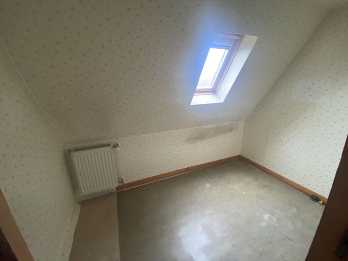 Freie Charmante Doppelhaushälfte mit großem Garten – Ideal für Familien oder Mehrgenerationenwohnen – Kleines Dachzimmer