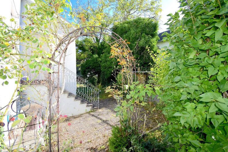 Großes Grundstück mit Handwerkerhaus – Außenansicht