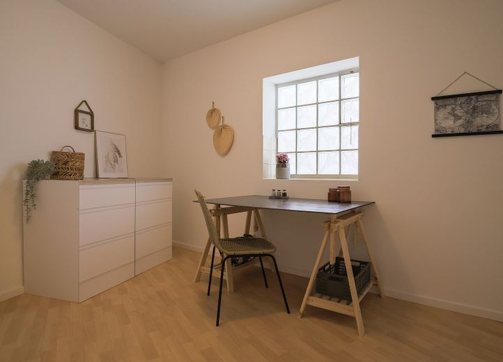 Casa unifamiliare ristrutturata con 2 garage enormi e innumerevoli possibilità di sviluppo – Foto 18