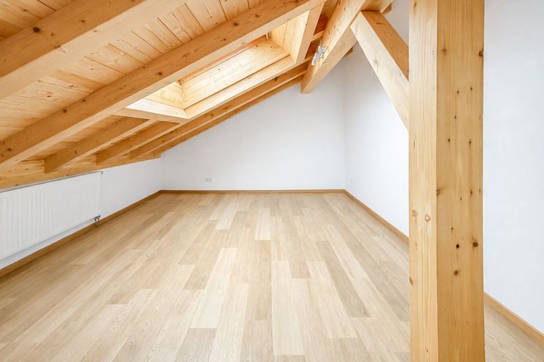 *PROVISIONSFREI*  moderne 2-Zimmer-DG-Wohnung mit Balkon – Schlafzimmer