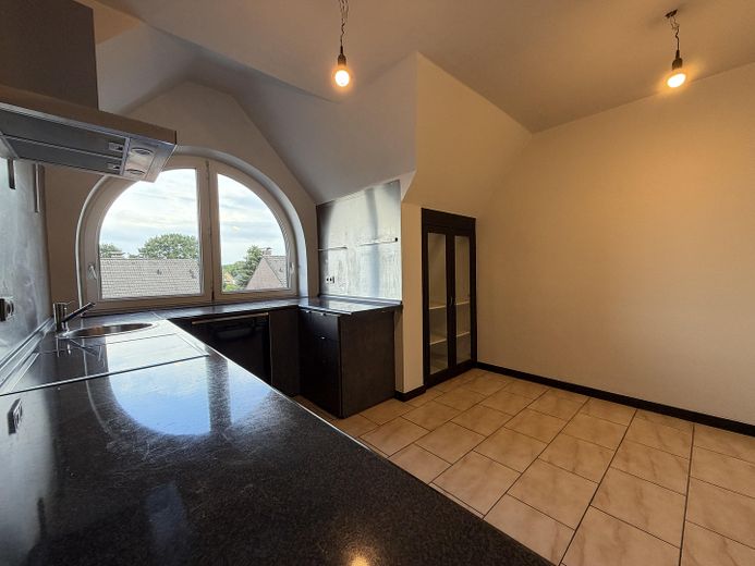 +++RESERVIERT+++ Maisonette-Wohnung mit großem Sonnenbalkon inkl. Tiefgarage in Oberhausen-Alsfeld – Küche Ansicht 4