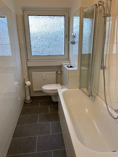 Francoforte Niederrad: Bellissimo appartamento di 2 locali con balcone – Bad