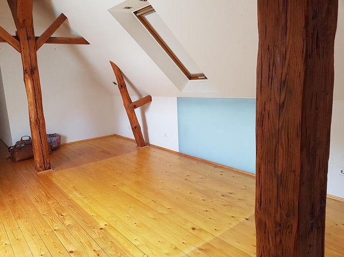 Wohnen & Arbeiten perfekt kombiniert - Autarkes Design-Stadthaus für Freiberufler & Paare – Dachgeschoss