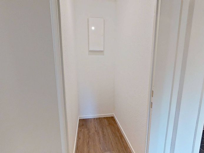 **2 ALQUILERES NETOS GRATIS** Bonito apartamento de 3 habitaciones bien distribuido, con cocina equipada, BALCÓN y bañera – Abstellraum
