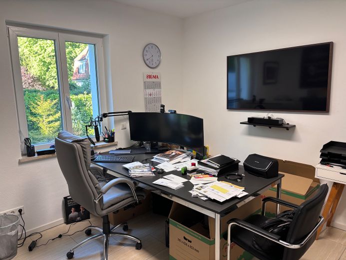 mooie woning met kantoor/opslag, groot terras, veel groen, ecologisch geïsoleerd, lage gemeentelijke bedrijfsbelasting. SLECHTS 240% – Büroansiicht