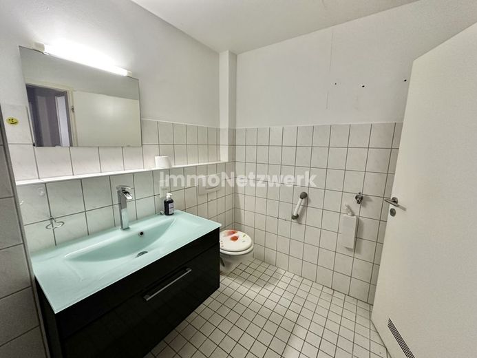 Großzügige, helle Wohnung mit durchdachtem Grundriss in ruhiger Lage mit Südwestbalkon, großes Bad – Badezimmer
