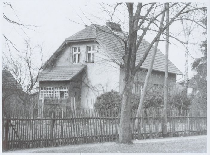 Charming country house with living basement, large garden, workshop, two verandas, hobby stable – Haus ca. 1940