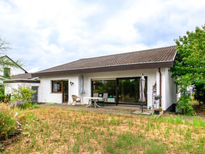 Bungalow mit Garten und Garage in Otterstadt in ruhiger Lage sucht neuen Erwerber/in – Foto 1