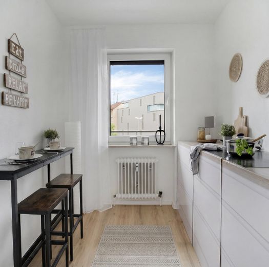 Ready to move in! Modern, light-filled 2-room apartment in an attractive Nuremberg location – Küche