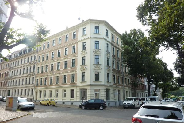 133 mq, spaziosa unità commerciale come superficie per negozio/ufficio o opzione abitativa in condominio plurifamiliare ristrutturato
