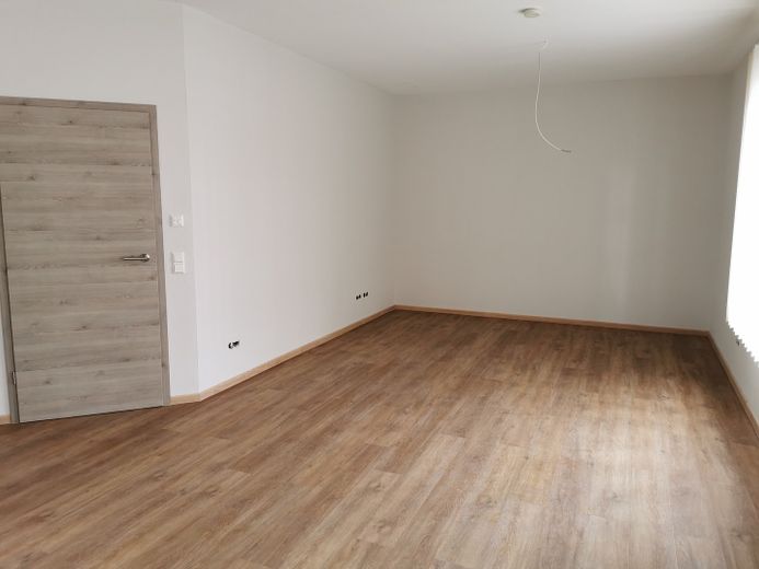 Wohnzi. mit Türe zum Schlafzi.