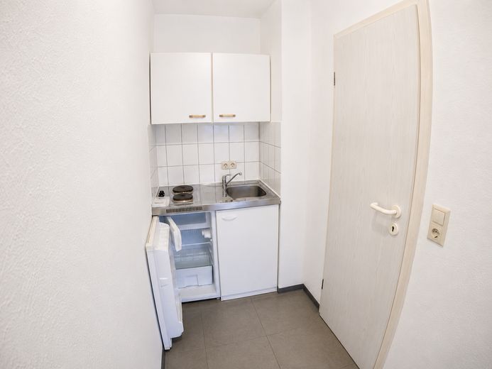 Modern/quiet 1-room apartment with fitted kitchen in central location in Fürth – Foto 6